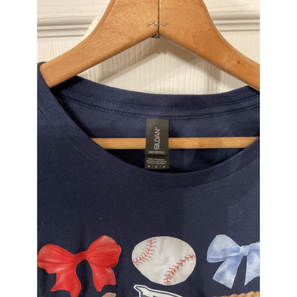 USA Prime Baseball Mom Bows Graphic TShirt Women's Navy Gildan Travel Ball, sz M - Picture 3 of 5